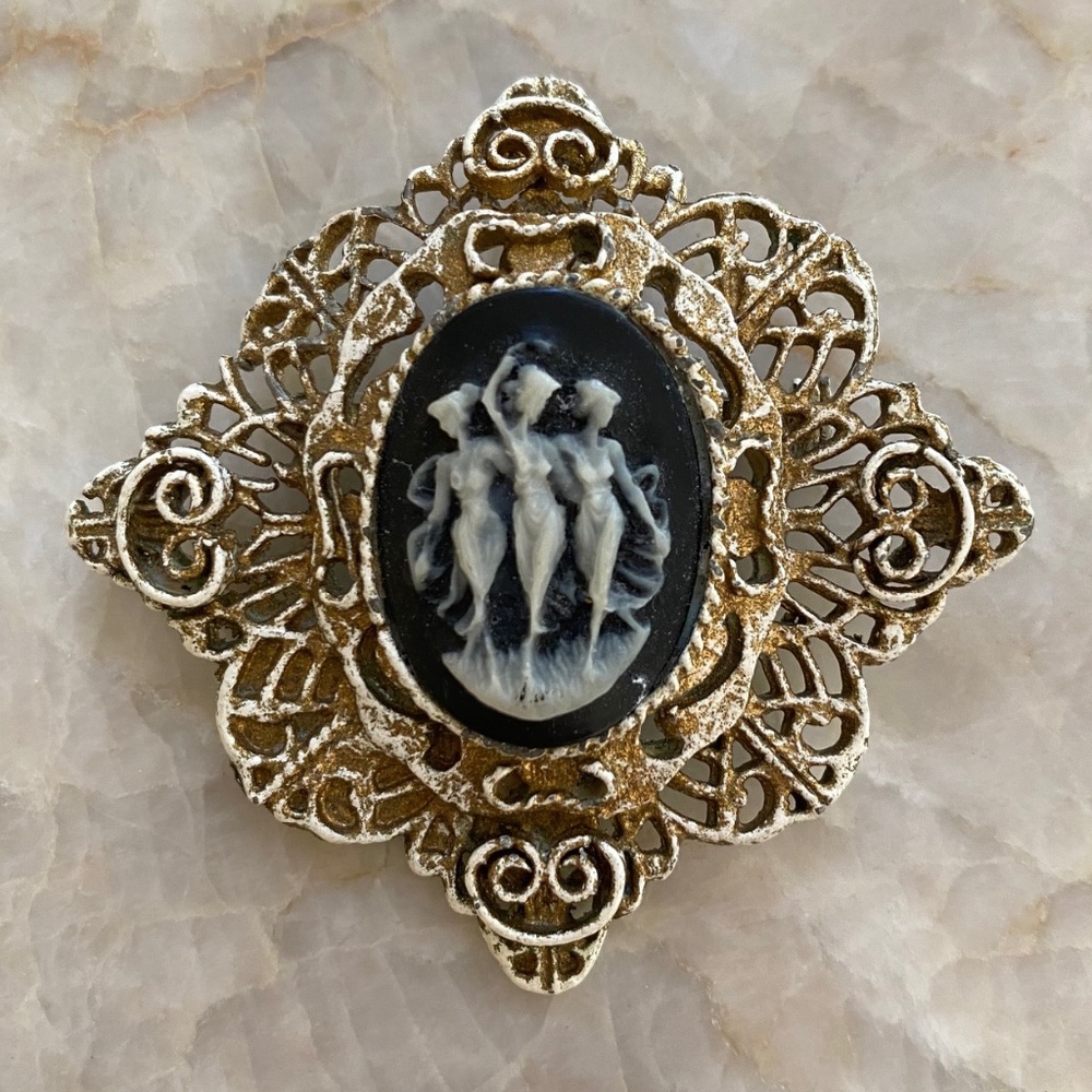 Vintage Victorian-Style Cameo Brooch – Ornate Filigree Frame – Convertible Brooc